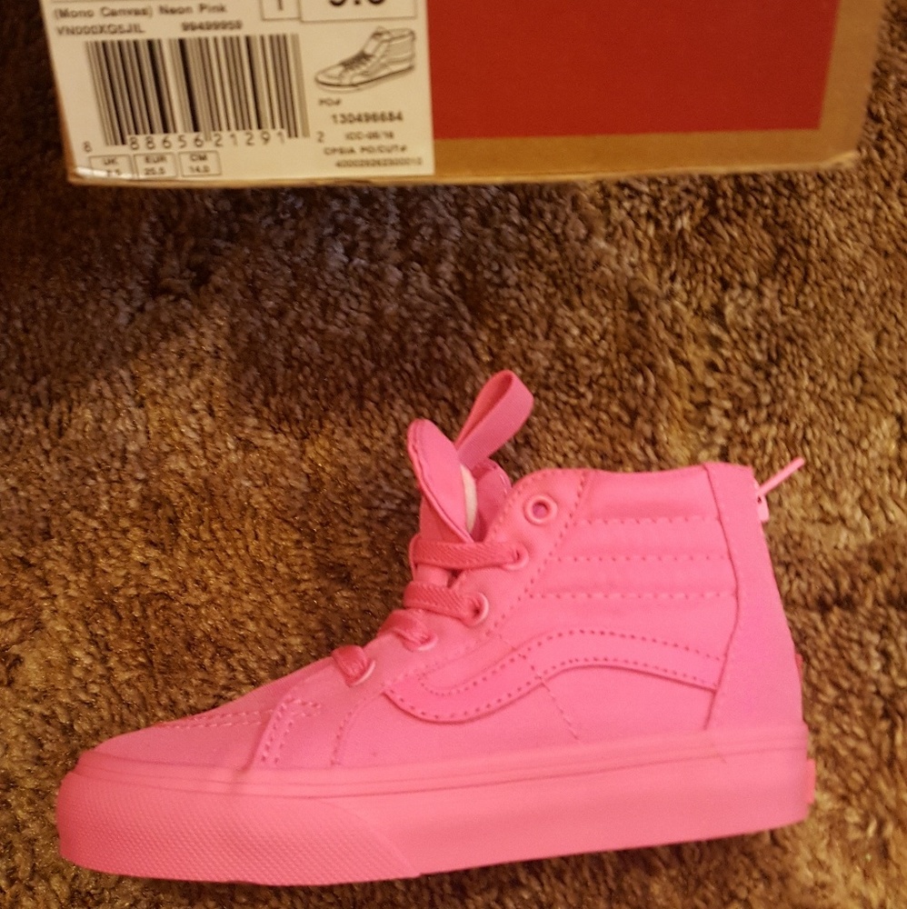 Bnwt. In box vans off the wall toddler shoes