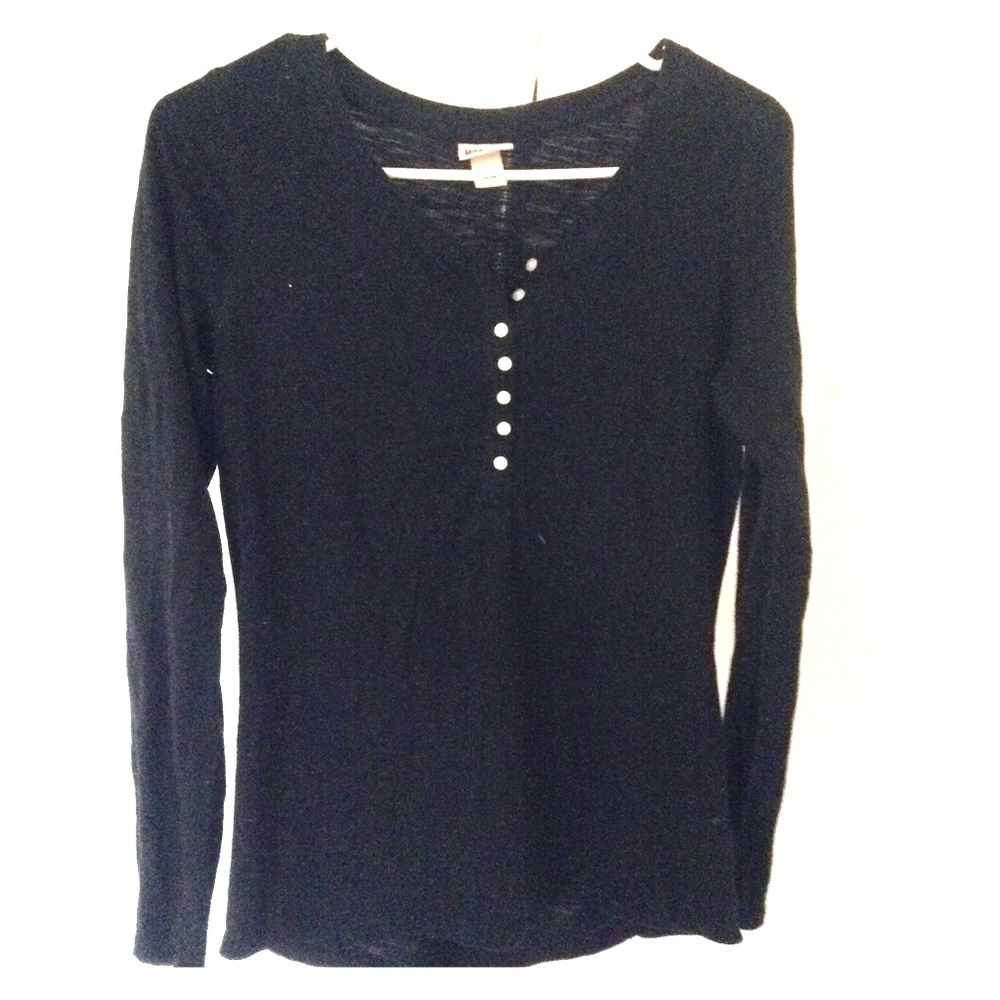 Black long sleeved tee