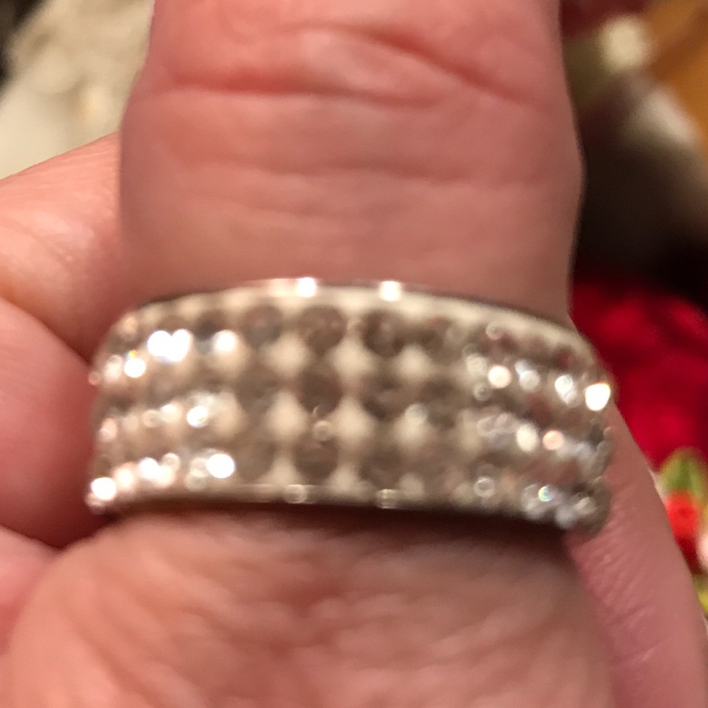 Silver tone ring w clear stones