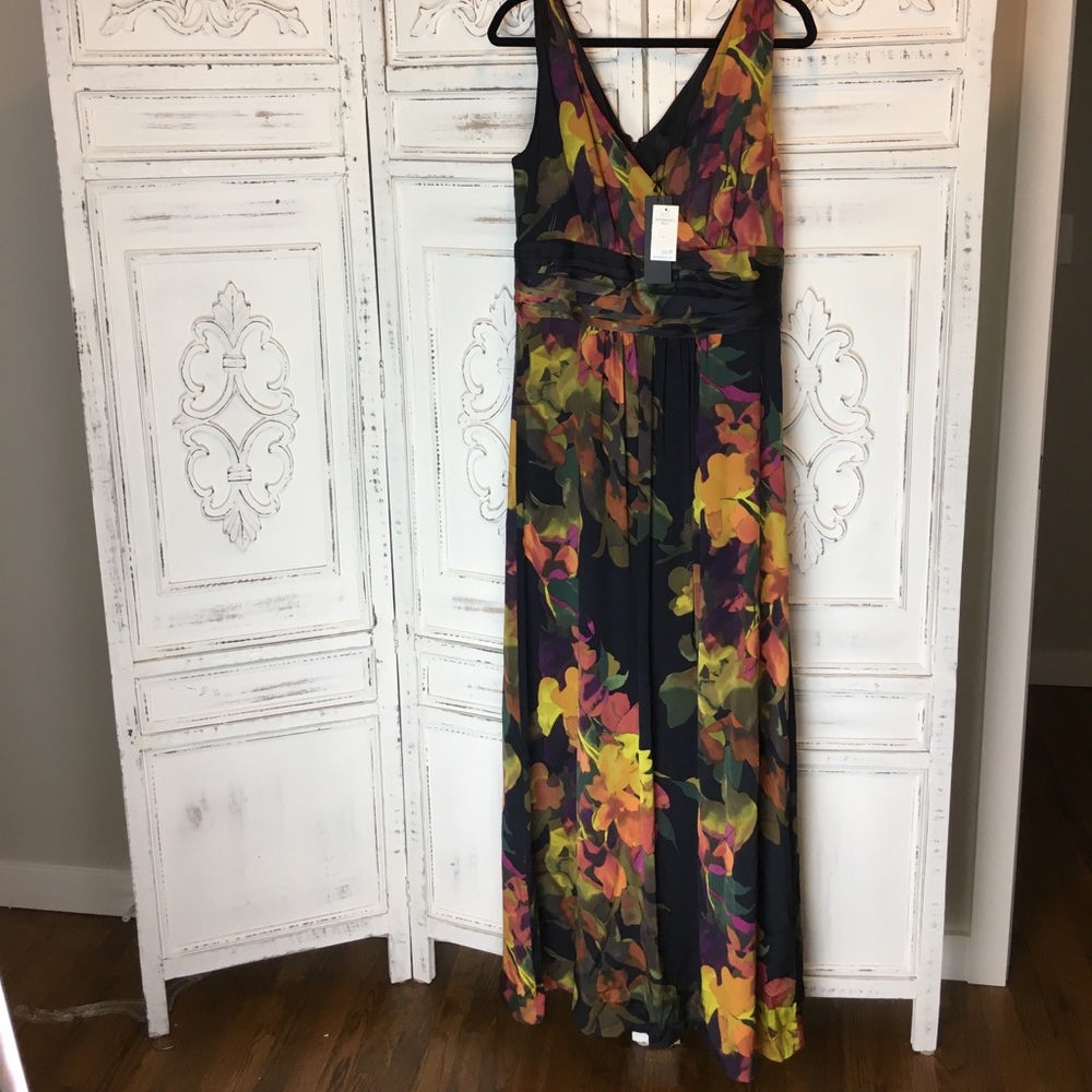 NWT.Banana Republic Monogram Collection Silk Dress