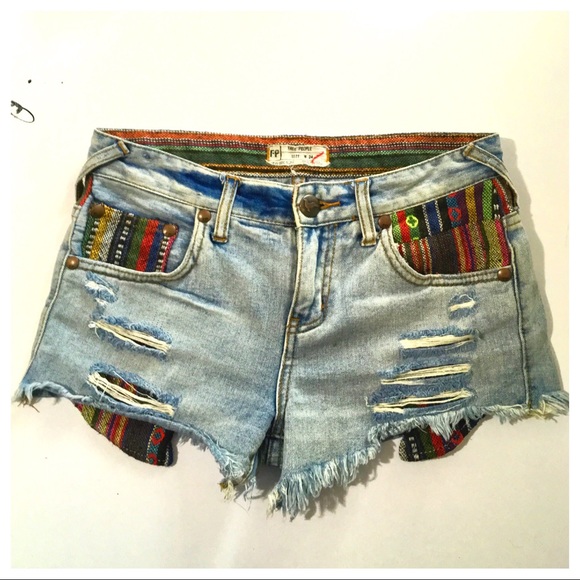 CCO💲⬇️ Free People Baja Distressed Denim Shorts - Picture 3 of 7