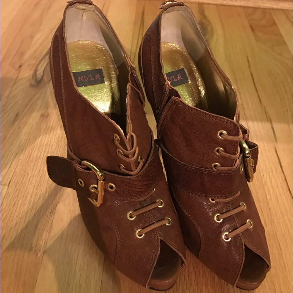 Heels - Picture 2 of 2