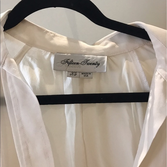 V neck blouse - Picture 2 of 3