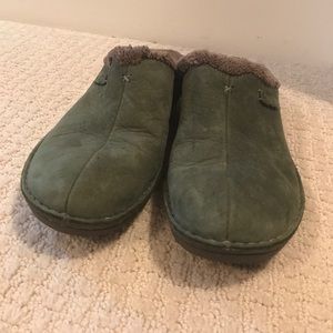 Green Teva slide on, lined with fleece, very warm
