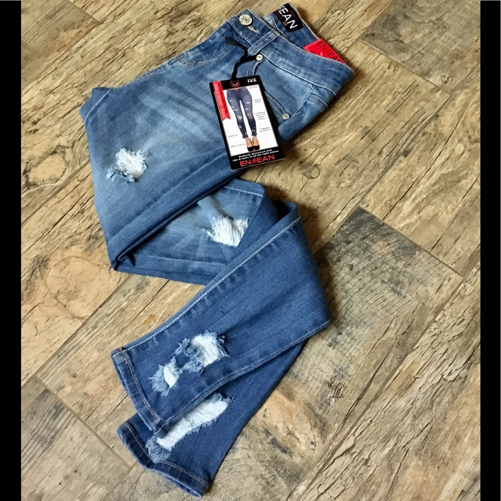 Distressed skinny jean - Picture 6 of 7