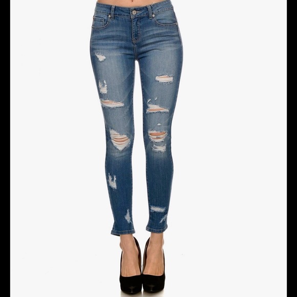 Distressed skinny jean - Picture 3 of 7