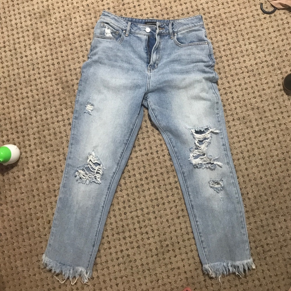 KENDAL AND KYLIE MOM JEANS