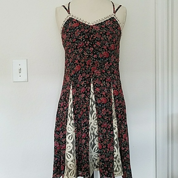 1 LEFT - Floral Skater Dress w/ Lace Panel Inserts - Picture 4 of 8