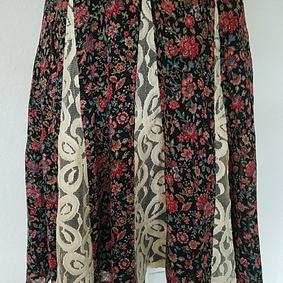 1 LEFT - Floral Skater Dress w/ Lace Panel Inserts - Picture 6 of 8