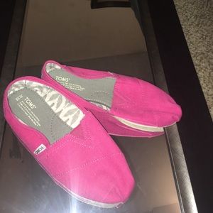 TOMS pink