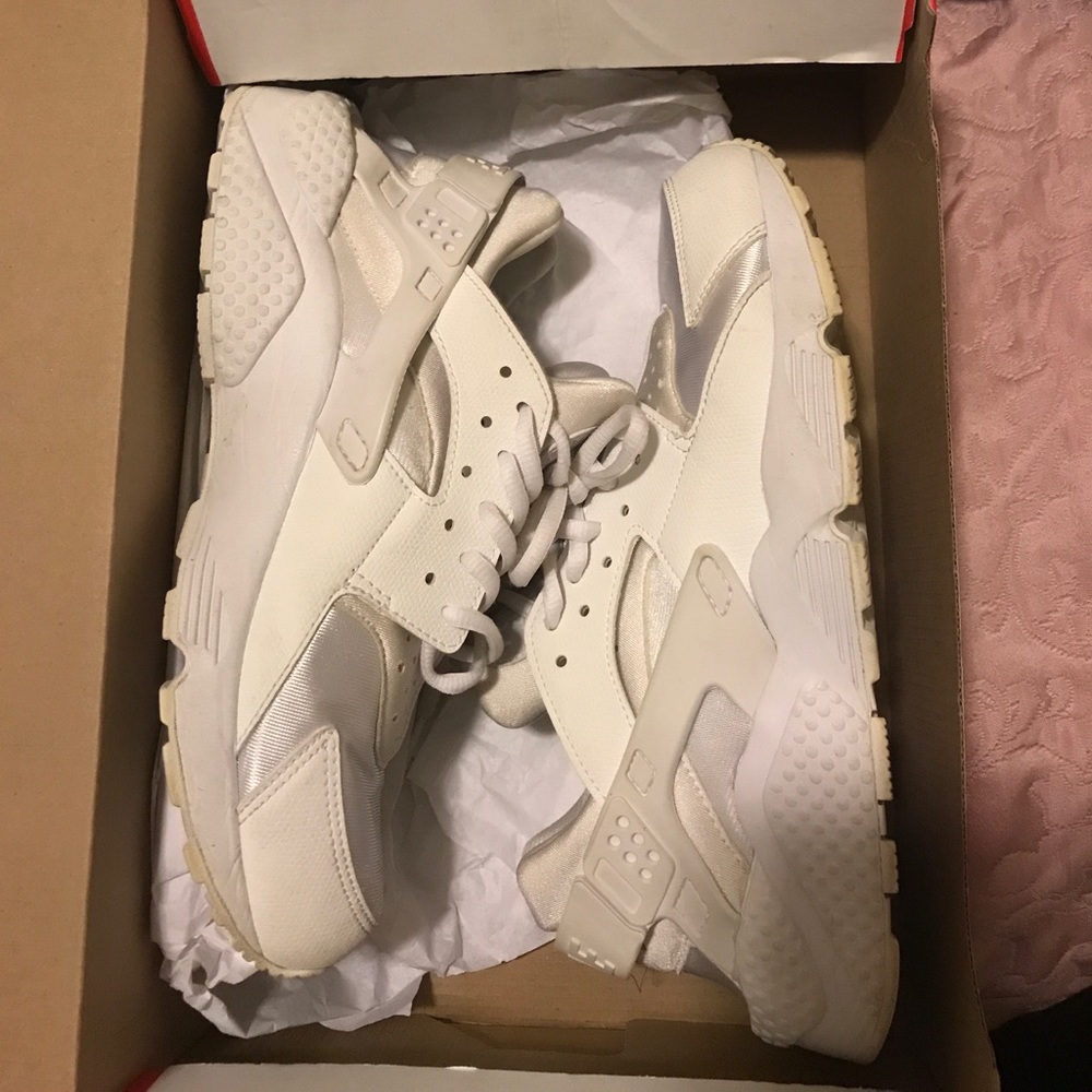 White NIKE Hurraches