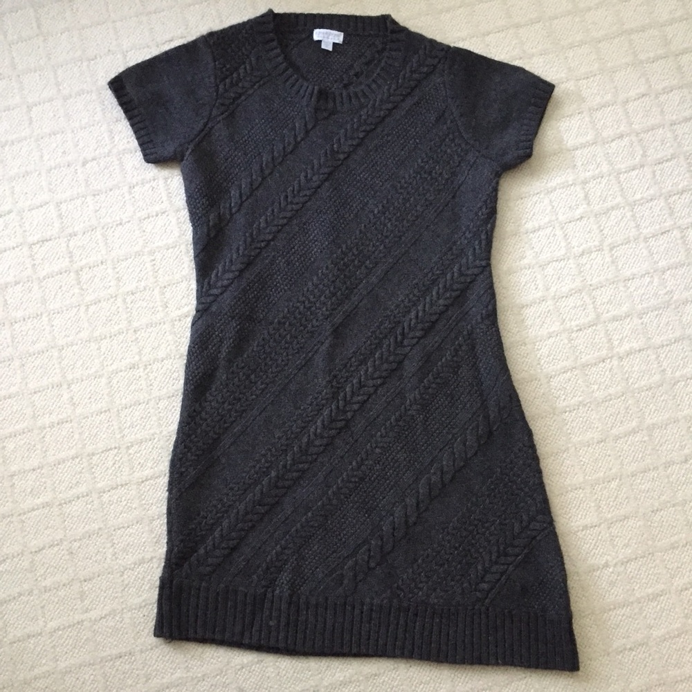 A Pea in the Pod gray cable knit maternity dress