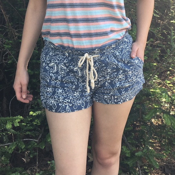 Roxy blue drawstring patterned shorts - Picture 2 of 4