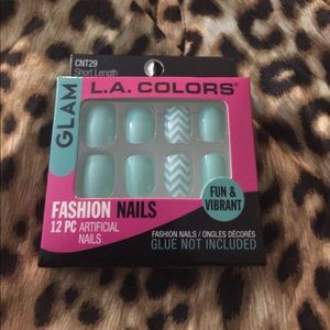 Press on nails