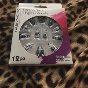 Press on nails