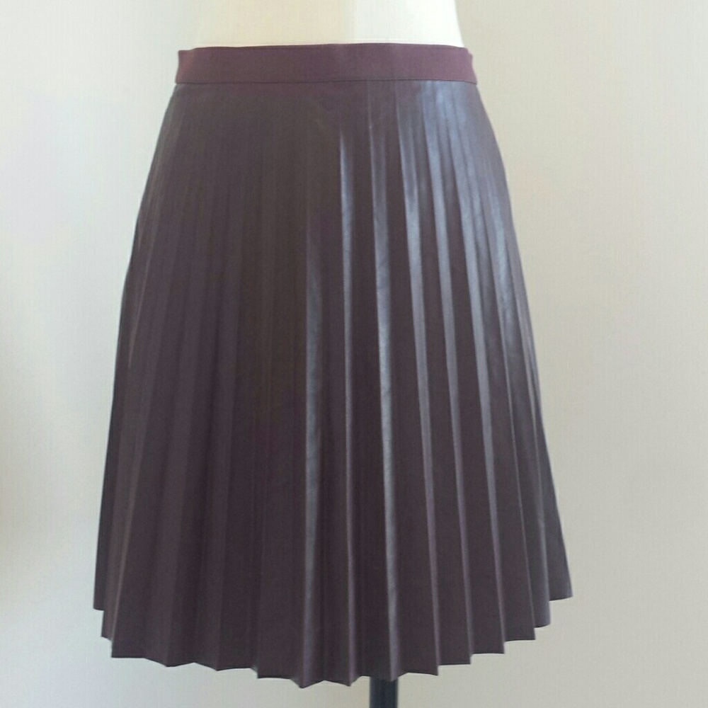 Burgundy J.Crew FCTY faux leather skirt pleated 4