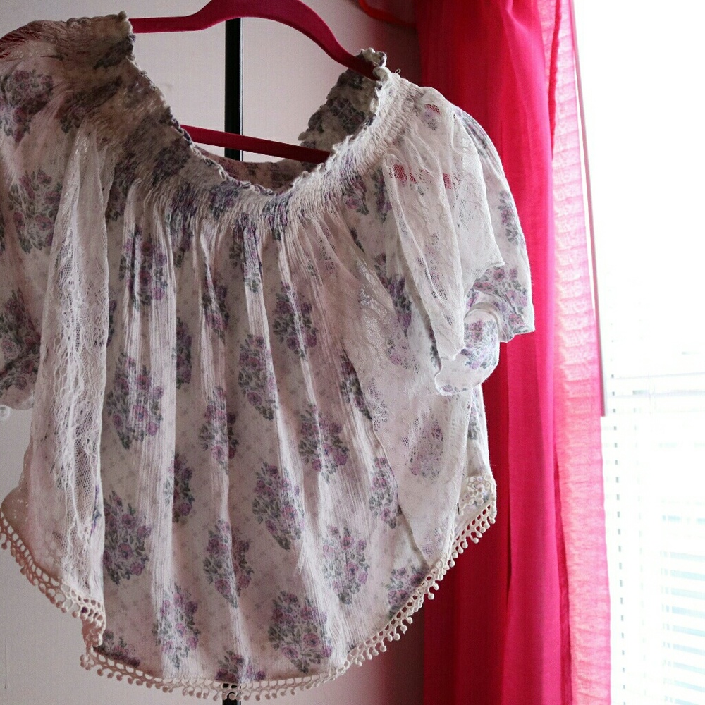 SALE! Abercrombie and Fitch Top XS