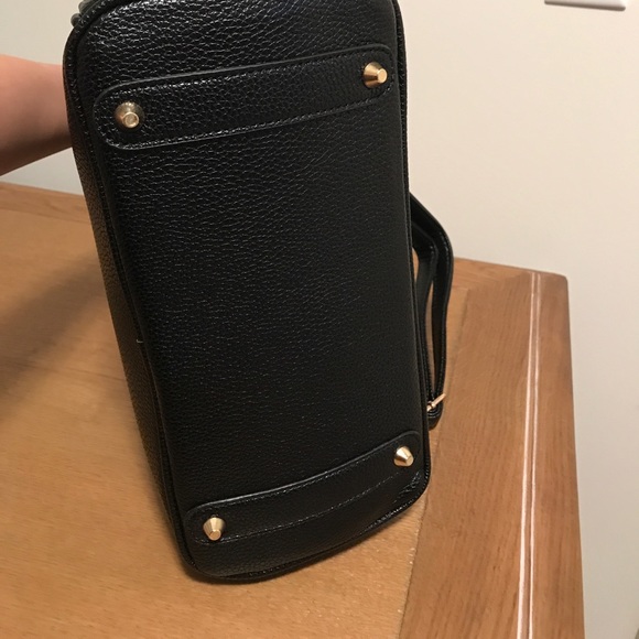 NWOT women's handbag with lock and twillys - Picture 3 of 5