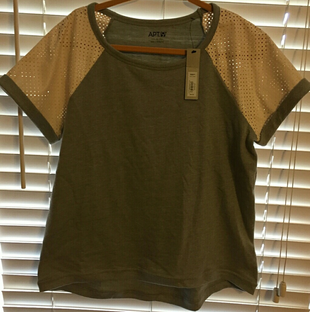 APT.9 New top, only on bundle please.