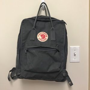 Fjallraven Classic Kanken Navy