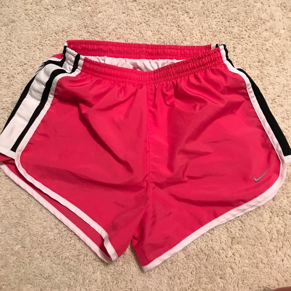 Nike shorts - Picture 1 of 3
