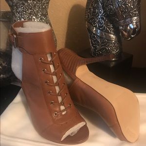 GUESS HEELS