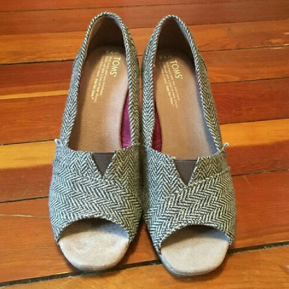 NWOT Brand new herringbone peep toe TOMS wedges
