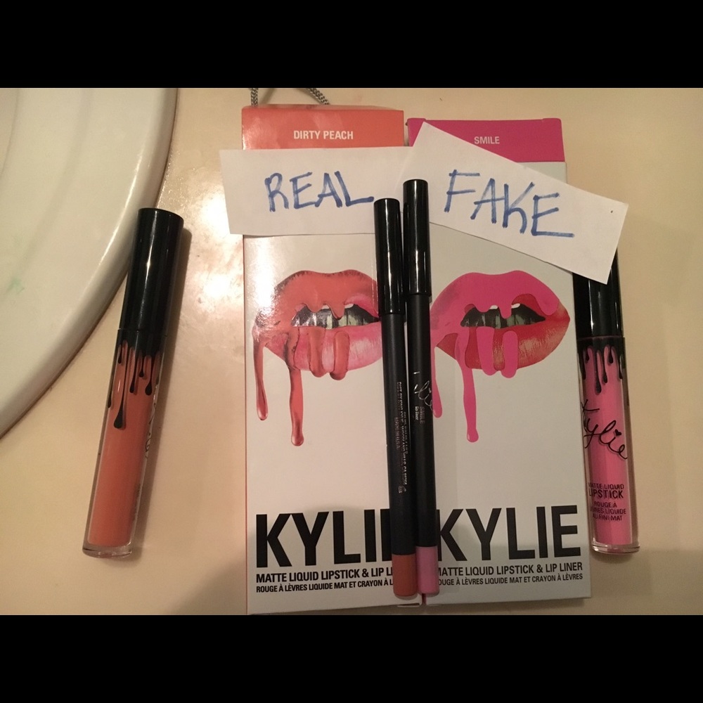 Kylie Cosmetics ‼️How to spot Fakes‼️ - Picture 2 of 4
