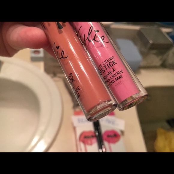 Kylie Cosmetics ‼️How to spot Fakes‼️ - Picture 3 of 4