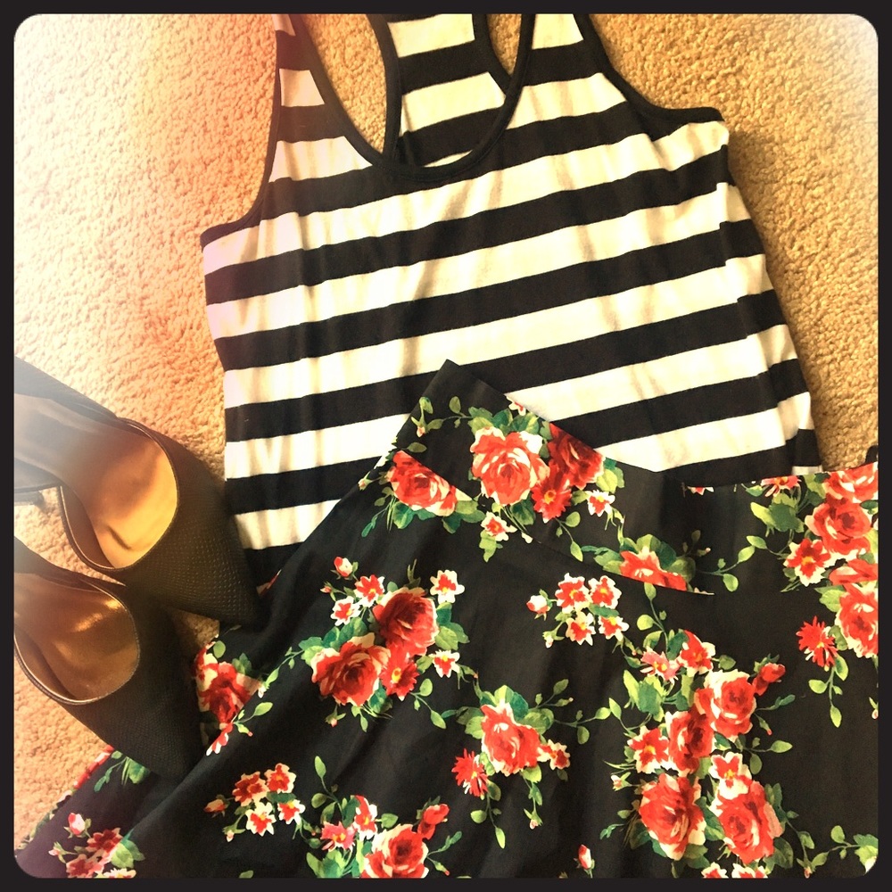 NWOT Gorgeous floral skirt!