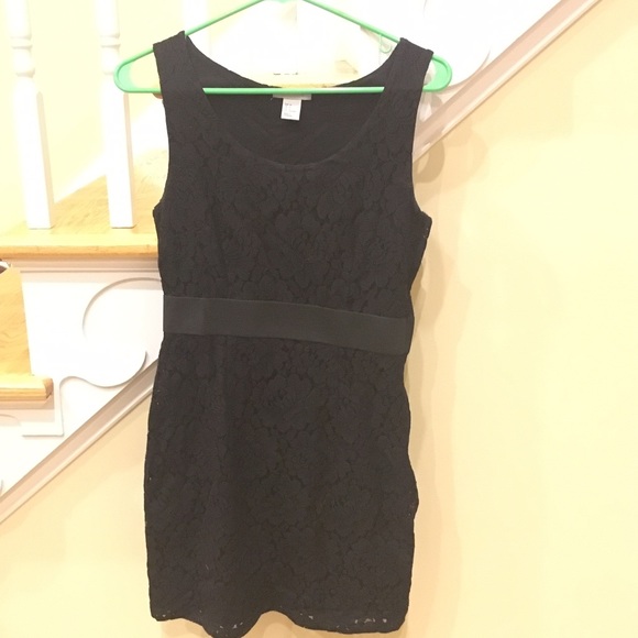 H&M Dresses & Skirts - H&M dress size 6