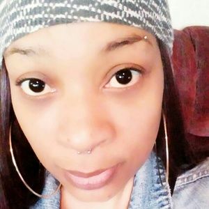 Meet your Posher, Ebony