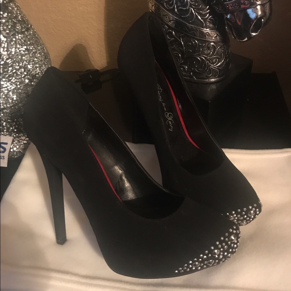 Penny loves Kenny Pumps