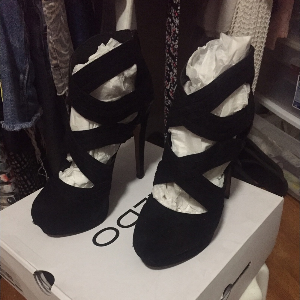 Aldo black suede platform stilletos