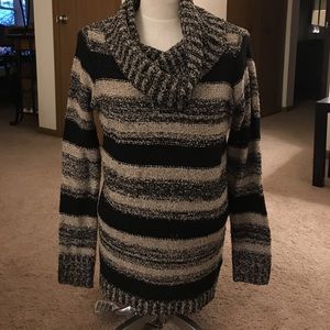 📦3/$10📦 Medium Tunic Sweater.