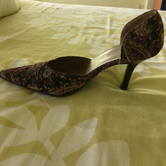 Shoes - Picture 3 of 4