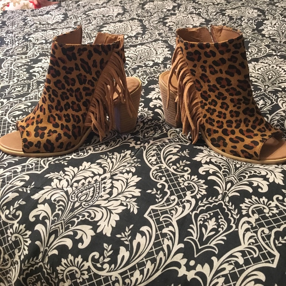 Adorable leopard fringe booties!!!