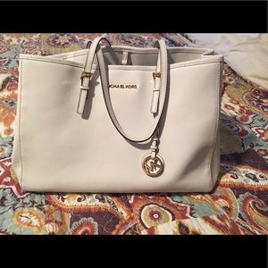 Michael Kors Jet Set bag