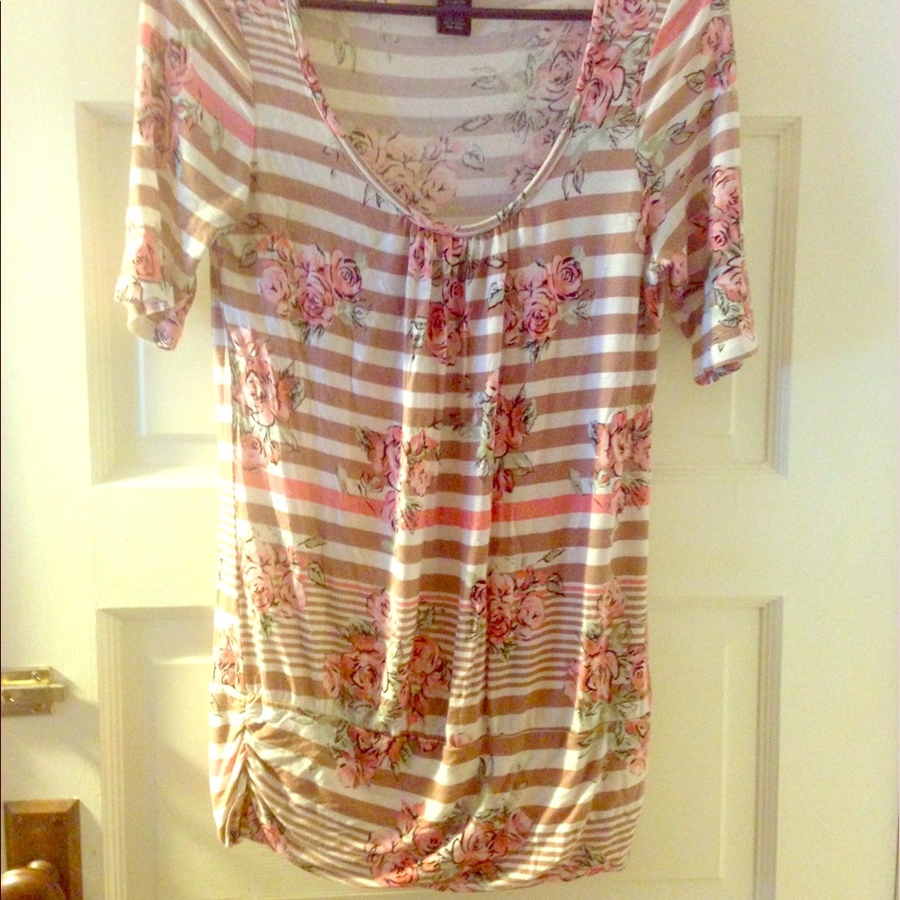 Cute spring/summer t-shirt. 🌸🌷