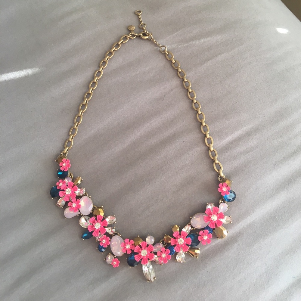 💕fun pink floral statement necklace 💕