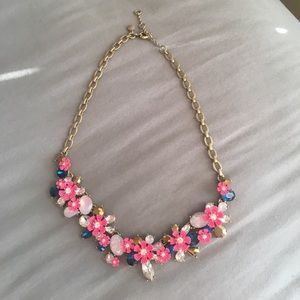 💕fun pink floral statement necklace 💕