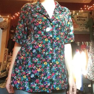 Floral vintage blouse with gold buttons