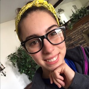 Meet your Posher, Dominique