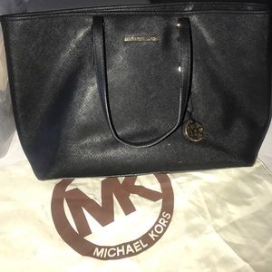 Michael Kors Jet Set Medium Tote