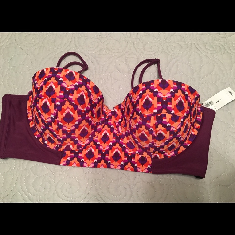 Never worn. Old Navy bikini top.
