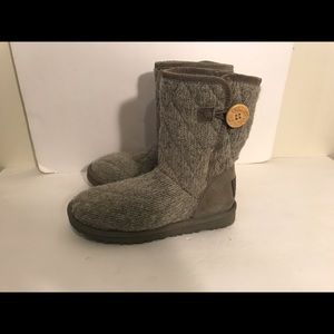 Ugg mountain quilted size 6 grey