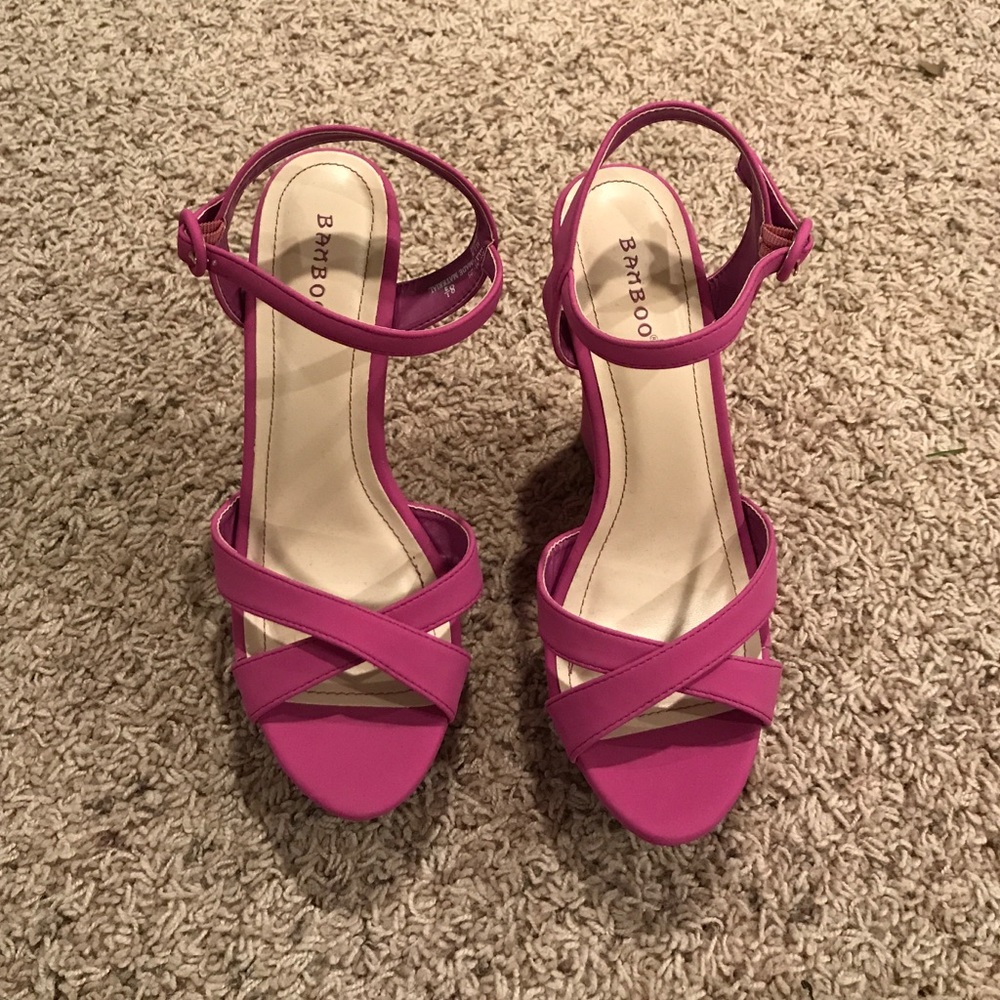 Bright magenta summer wedges size 8.5