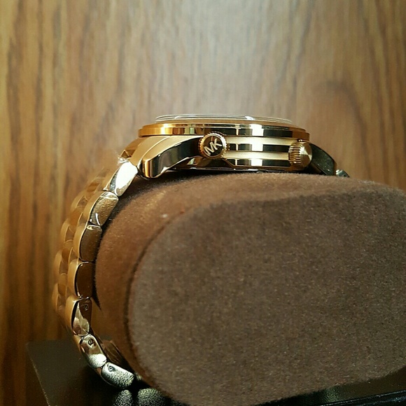 Big sale,NWT MICHAEL KORS GLOBAL MAP WATCH