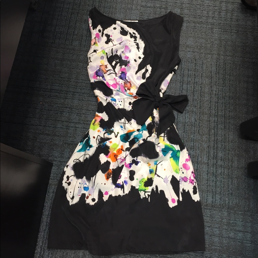 DVF Dress Size 2 Multi-Color with a tie on waist.