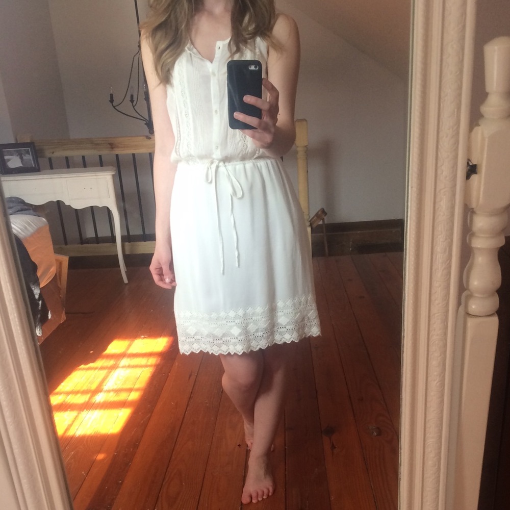 ⭐️ON SALE⭐️ H&M Eyelet Summer Dress